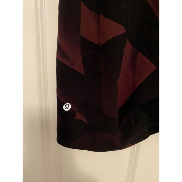 Lululemon T.H.E shorts 9 inch liner less - Picture 3 of 4